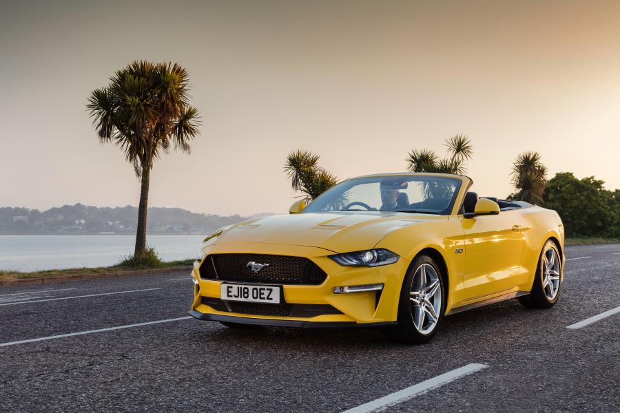  Ford Mustang GT Convertible 2018 года  (UK) (фото 1 из 8)